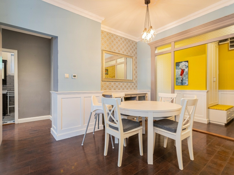 79 m2 bright and spacious renovated flat on Naphegy!