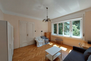 73 m2 flat with a 16 m2 balcony 200 m from St. János Kórház/Hostpital in good condition and with garden!
