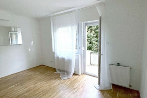 Szemlőhegy renovated studio on 34 m2 with a 4 m2 balcony!