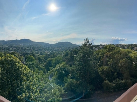 62 m2 renovated flat with a panoramic view on Jánoshegy!