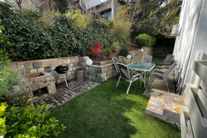 73 renovated apartment with garden connection off Pasaréti út!