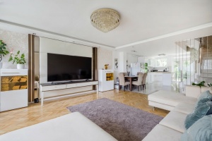 Exclusive, freshly renovated 199 m2 flat in an exclusive area on Rózsadomb with garage included for good price!