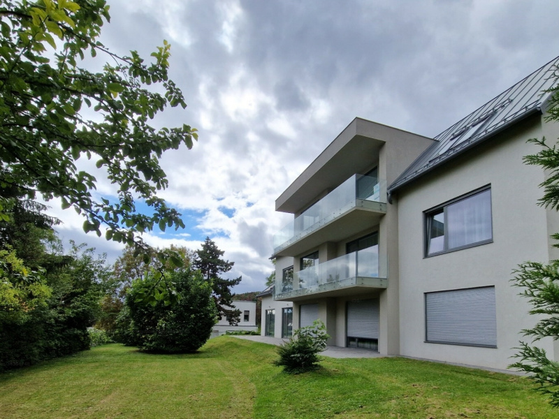 98 m2 top floor penthouse apartment with panoramic view on Rose Hill!