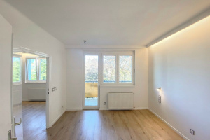 57 m2 renovated gem close to Mammut and Széll Kálmán tér!