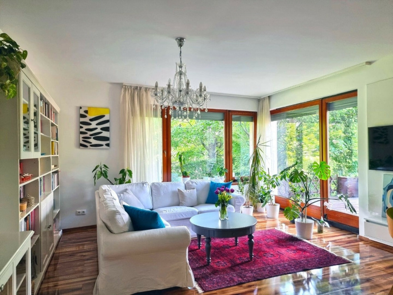 Enjoy your own garden in this 80 m2 ground floor flat on Szemlőhegy!