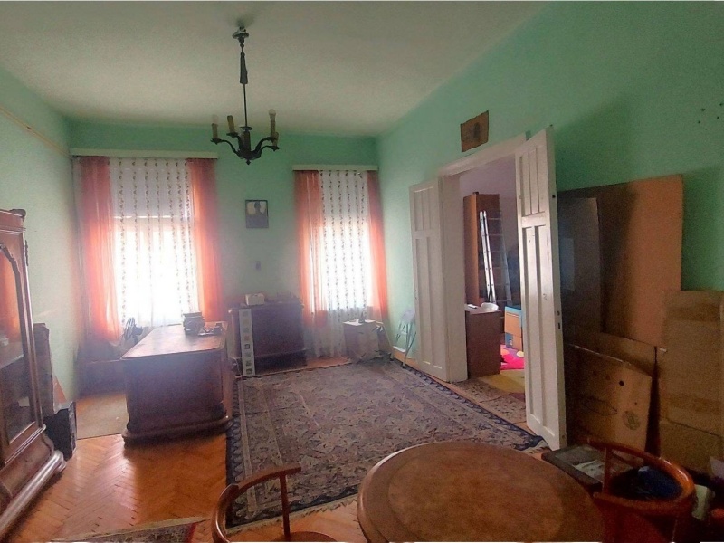 Renovation object in beloved Újlipótváros, across WestEnd Shopping Mall in the 13th district!