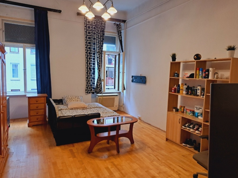 72 m2 renovation object for a good price in Újlipótváros, in an Art Nouveau building!