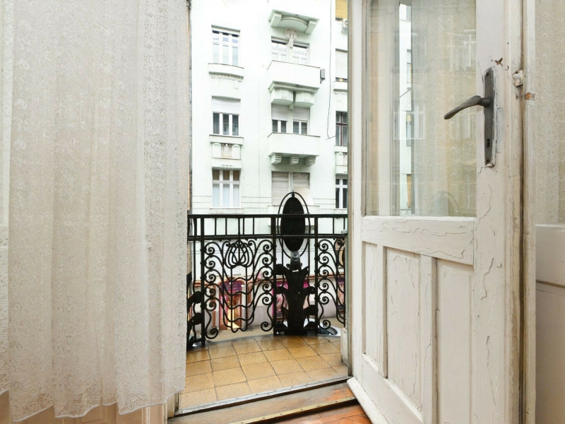 Low cost, first floor 71 m2 flat in fair condition in Újlipótváros!