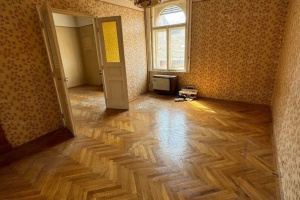 4th floor, low cost, emptied 78 m2 renovation object in a classic Pest building near WestEnd Shopping Mall!