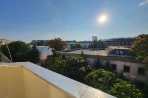 Rooftop view from a completely emtptied and renovated 99 m2 flat with a 5 m2 balcony near MOM Park!