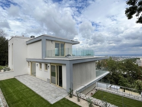 Brand new luxurious flat on 107 m2 with a 149 m2 terrace with panoramic views in the 12th district!