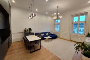 A beautiful, renovated flat in a beautiful building in the heart of Lipótváros!