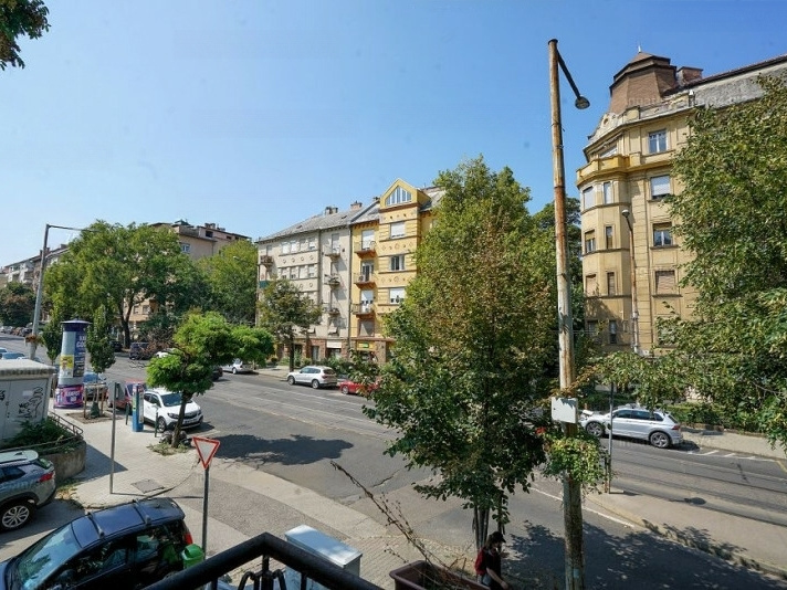 70 m2 emtied and ready-to-move-in flat in good condition off Böszörményi út in district 12!