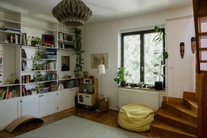 Sunny 75 m2 3rd floor flat in an iconic building and in a quiet street near MOM Park!