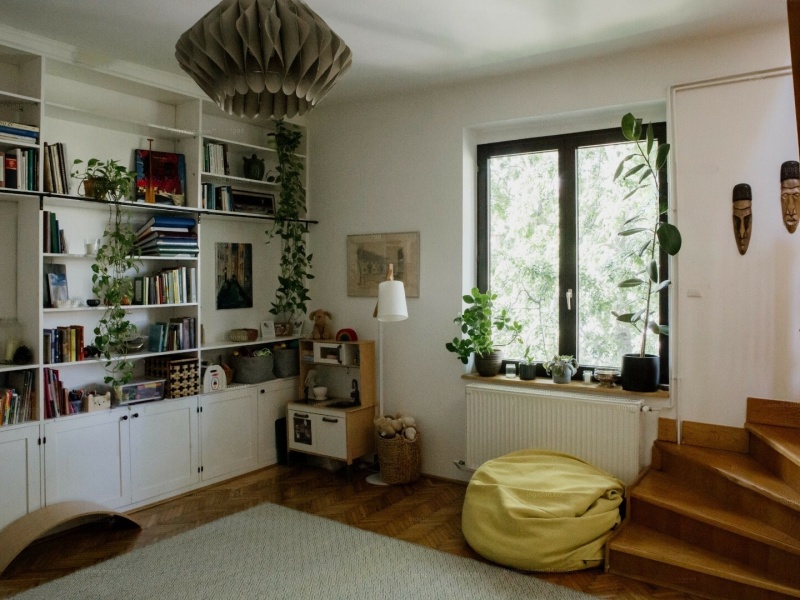 Sunny 75 m2 3rd floor flat in an iconic building and in a quiet street near MOM Park!