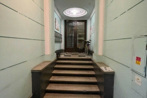 Bright, 4th floor 40 m2 studio in  Bauhaus building near the town hall of the 12th district!