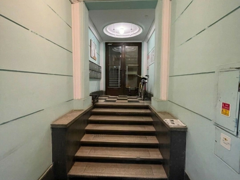 Bright, 4th floor 40 m2 studio in  Bauhaus building near the town hall of the 12th district!