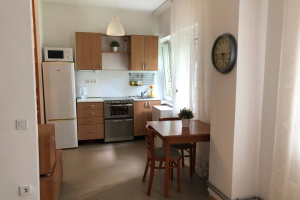 Low cost 36 m2 renovated studio in a quiet street on Orbánhegy, 12th district