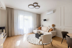 Sophisticatedely renovated flat on 75 m2 in a Bauhaus house in a quiet street close to MOM Park!