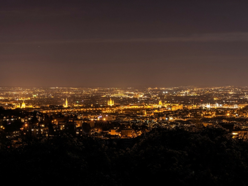 Live on top of Budapest in a renovated 84 m2 flat with a 22 m2 balcony!