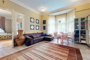 An 81 m2 garden flat to renovate in a villa on Kissvábhegy, close to M2!