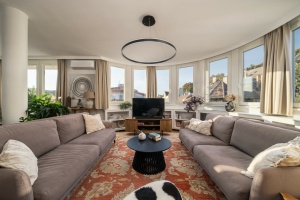 Top notch fully renovated 122 m2 just below of the walls of Buda Castle!