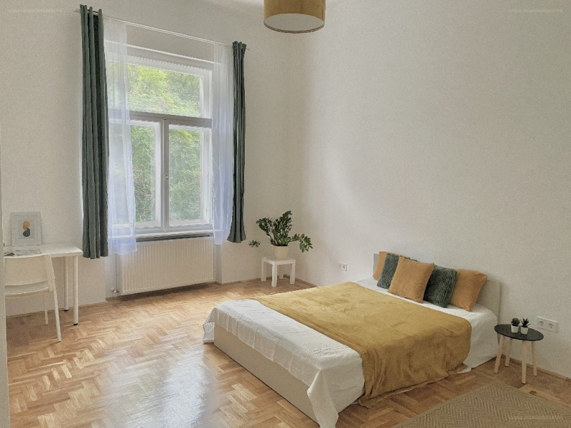 Renovated flat on 72 m2 just below the Buda Castle walls!
