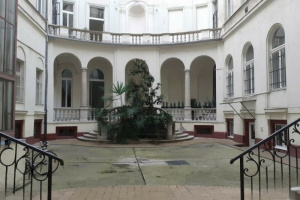 Two apartments for the price of one! a 161 m2 Airbnb opportunity in the 5th!