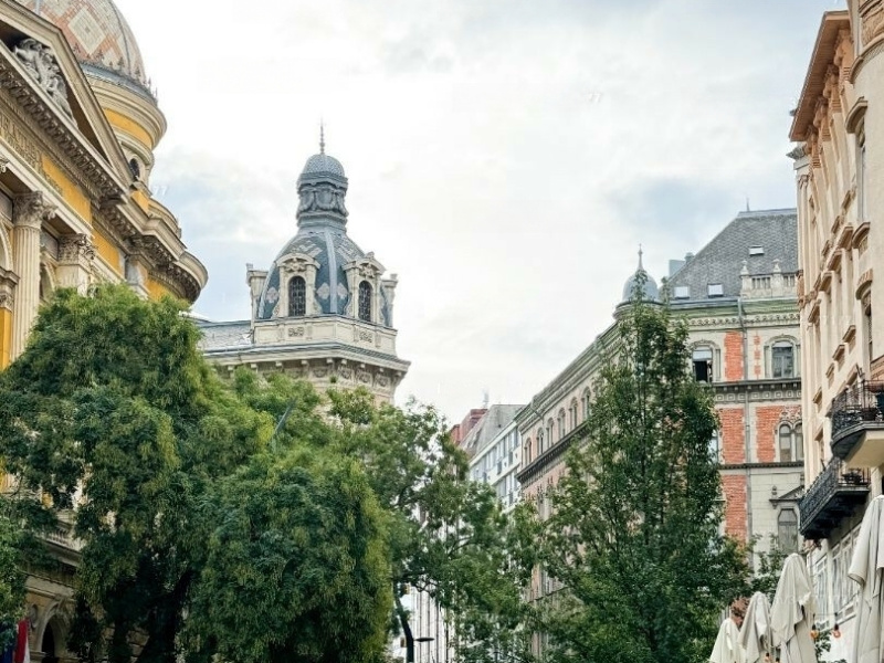 Top floor emptied flat to renovate on 72 m2  in the heart of the 5th!