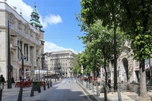 48 m2, lower 5th district for a good price with parking!