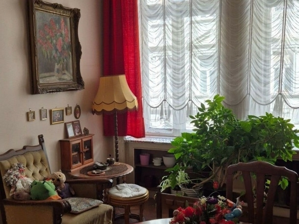 156 m2 flat in mid Lipótváros, 5th district, in fair condition, for a good price!