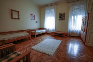 105 m2 flat next to Vérmező, 1st district for a reasonable price!