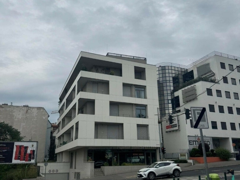 64 m2 flat with a 33 m2 balcony as new on Gellérthegy with optional garage!