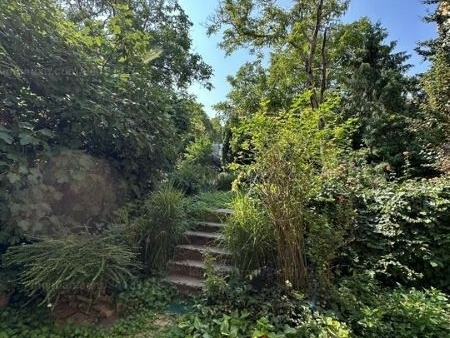 76 m2  flat in good condition on Buda Castle Hill at a very good price!