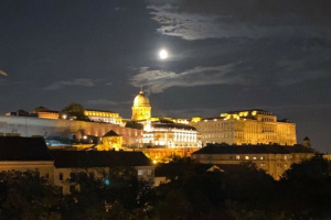 112 m2 renovated apartment overlooking Buda Castle!