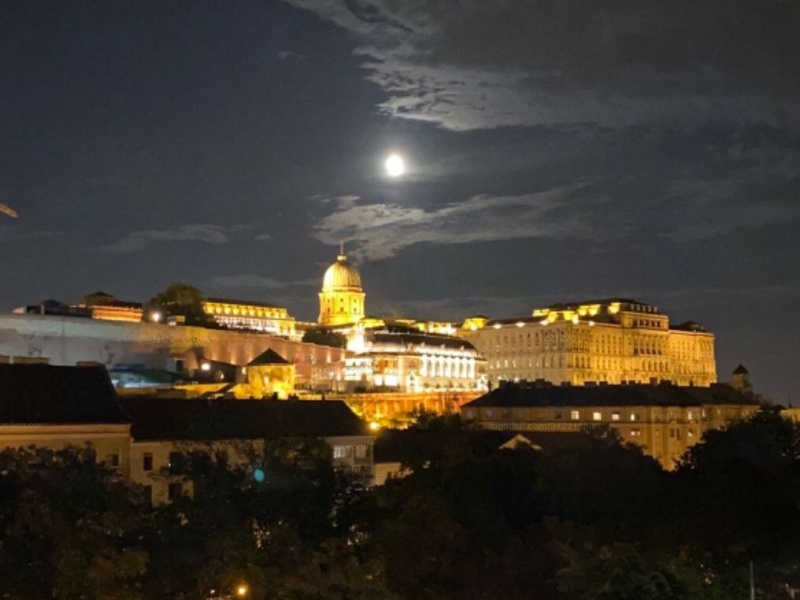 112 m2 renovated apartment overlooking Buda Castle!