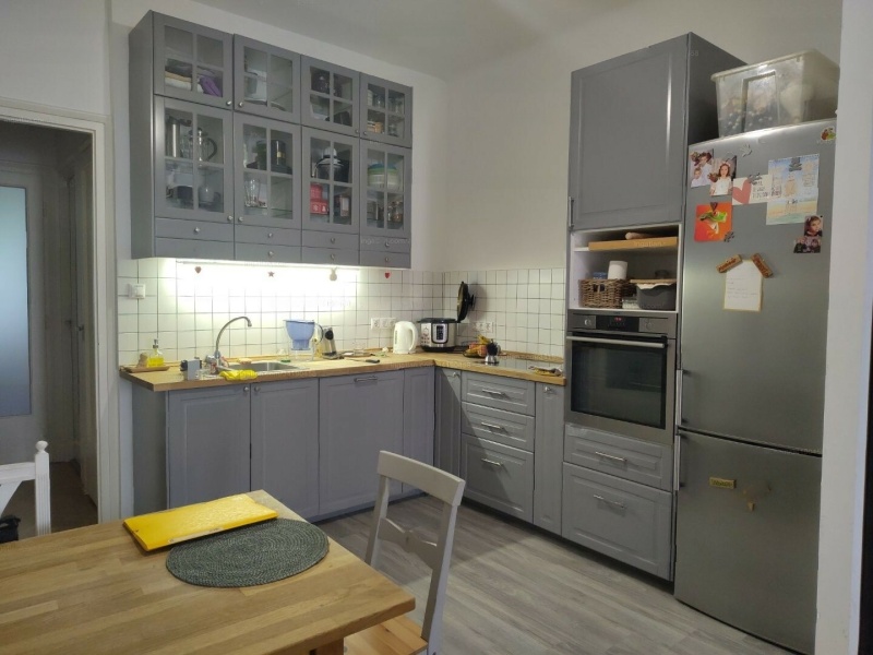 79 m2 flat with a balcony and in good condition near Vérmező, 1st district!